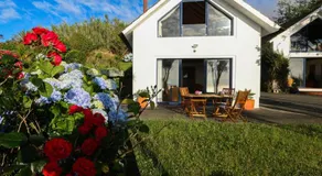 Green OceanView Relaxing Cottage - Image 4