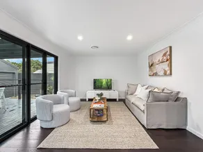 Spacious 3-bedroom Home With Private Pool & BBQ - Image 2