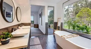 Sunrise Tranquillity Luxe Retreat with Heated Spa - Image 2