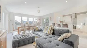 Luxury new build 5-Bed Bungalow-Long Stay Offer - Image 2