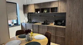District Deluxe - Image 4