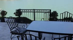 Lake House - Image 4
