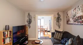 Exclusive 3-Bedroom Villa in Sheffield - Image 2