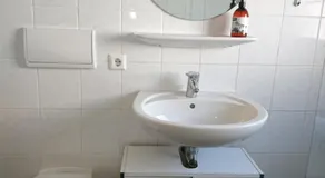 An der grünen Donau Ferienwohnung Monteurwohnung wir bieten keine Parkplätze Verpflegung oder Tücher an Parken NUR gegenüber auf der Straßenseite - Image 4