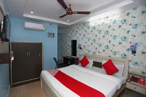 OYO Hotel New Metro Near Phoenix United Lucknow - Image 2