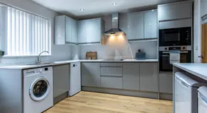 3-Bed House - Ideal for Contractors and Families - Image 2