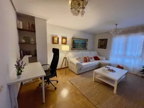 Céntrico y Tranquilo Apartamento con Terraza, 3 Habs y 2 Baños, Garaje incluido - Image 5