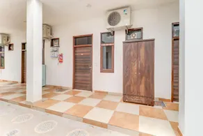 OYO Flagship 83529 Aman Guest House - Image 2
