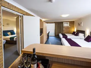 Airport Admiralty Motel - Image 2
