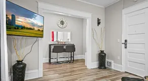 St Paul Fry Street Den Suite#1 - Image 3