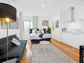 Stunning Studio Apartment Near Public Transport - Image 2