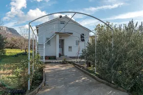 Holiday Home Flower House - Image 5