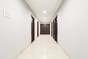 OYO 43622 Hotel D9 - Image 3
