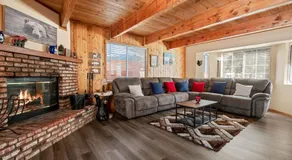 The Lost Boys Hideaway - One Of A Kind Mountain Getaway! 3 Bedroom Cabin - Image 3
