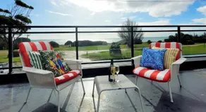 Waters Edge Apartment - Image 4