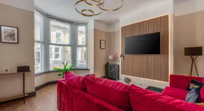 The Rockfield by Serene Stays Stylish 6BR near Anfield with Bar Virgin Media and Fast WiFi - Image 3