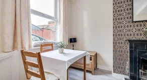 Beautiful 2 Bed House, South Belfast. 7 Minutes city centre. - Image 4