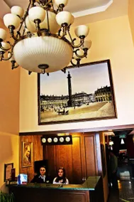 Vendome Hotel - Image 4