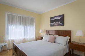 Scenic Beach Apartment - Image 2