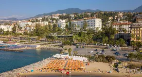 Jolie Sur La Mer - Petit Studio with Shared Pool - Happy Rentals - Image 2