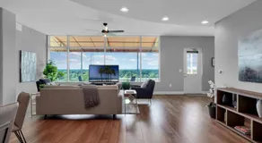 Luxurious Penthouse with large patio - Image 3