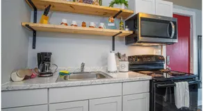 Downtown Accessible New 1BR1BA Cozy Studio - Image 5