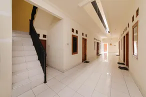 RedDoorz at Meruya Utara - Image 4