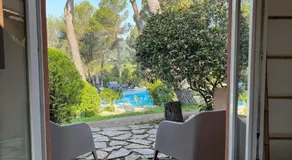 Hôtel La Pinède - Image 2