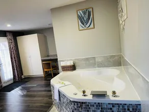 North Bay Inn - Image 3