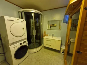 Room with Bathroom in Bardu - Image 2