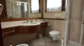 Le Corti Del Lago - Image 2