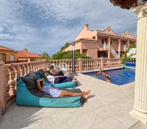 Duque Nest Hostel - Image 2