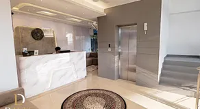 D-Luxe Hotel - Image 2