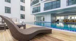 Bear & Bird Hotel   - Image 2