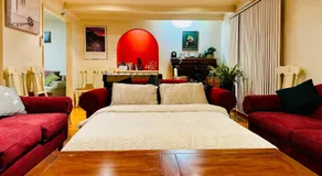 Cosy Vintage Home - Image 2