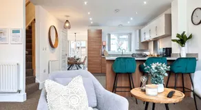 3BDR Kempthorne House with Parking and Garden - Image 3
