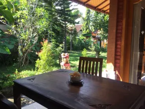 Barclona Guesthouses Lovina - Image 4