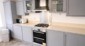 4 bed in Milton Keynes - Image 3