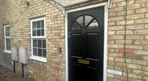 Ely Stays Flat 2 Spacious City Centre Apartment - Image 5