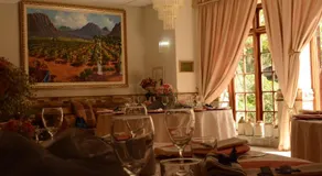 Le Chateau Guest House and Conference Centre - Image 2