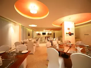 Saffron Hotel and Lounges - Image 4