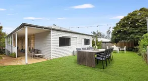 Deluxe family home near beach with views sleeps 10-12 - Image 5