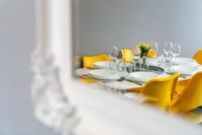 Elegant Flat Near Stonehenge, Amesbury Town Centre Smart TVs Netflix FREE PARKING - Image 2