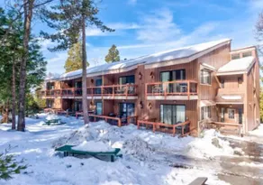 Treetop Condo in Yosemite-Sleeps 6-Balcony - Image 4