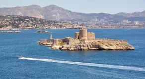 CHEZ VERO - CHAMBRE D'HÔTE PRIVEE CLIMATISEE -SALLE D'EAU INDIVIDUELLE - proche Cassis Calanque Ste Baume Marseille Le Castelet Agora - parking clos - jardin zen et ombragé - - Image 4