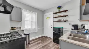 Bright 2BR South Hills - Old Brooklyn Home - Image 5