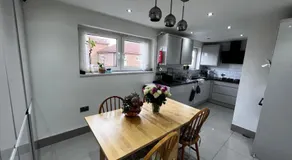 Plaistow comfort stay - Image 4