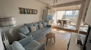 Appartement rénové 1 chambre + cabine, parking privé, à 400m de la plage - Image 2