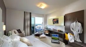Majestic Beach Hotel & Wellness - Image 2