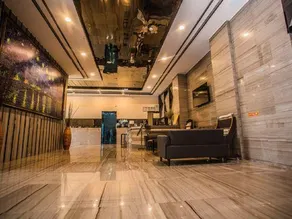Platinum Celebrity Hotel - Image 2